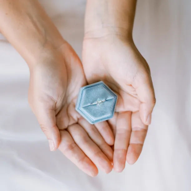 Zlatý prsten s modrým topazem OLLY Image