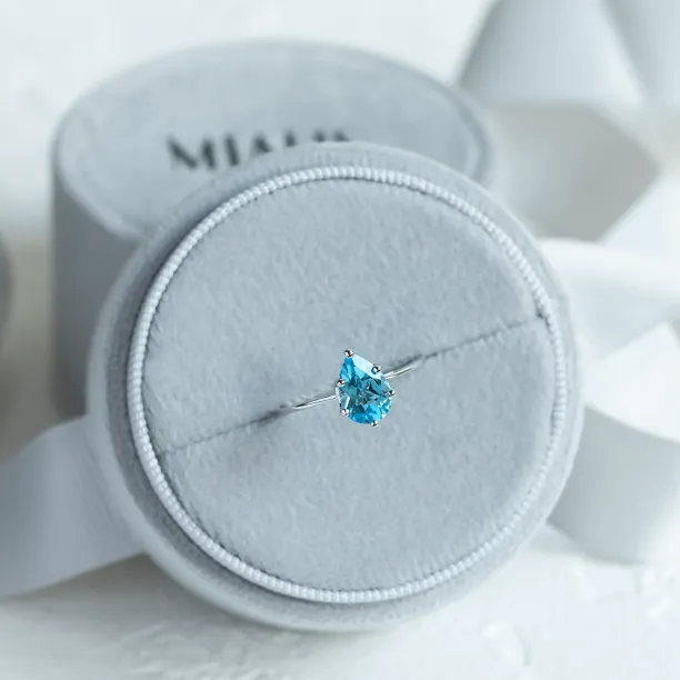 Zlatý prsten s modrým topazem OLLY Image