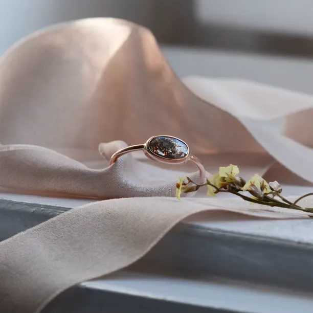 Zlatý prsten s oválným salt and pepper diamantem KARLIN Image