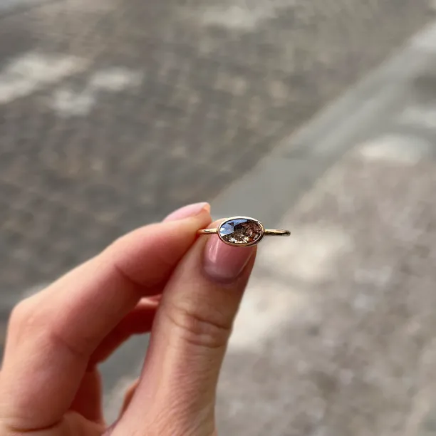 Zlatý prsten s oválným salt and pepper diamantem KARLIN Image