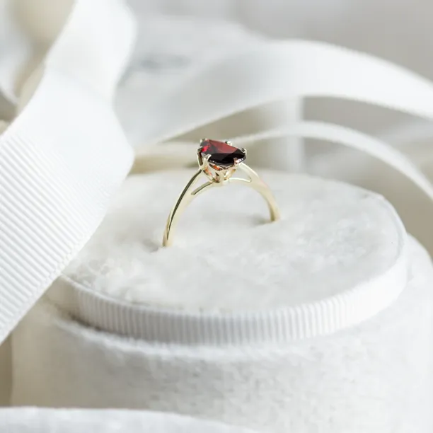 Zlatý prsten s granátem OLLY Image