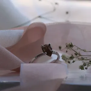 Zlatý prstýnek se salt and pepper diamantem a malými diamanty ROXANE Thumbnail