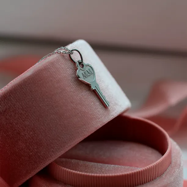 Stříbrný přívěsek ve tvaru klíče HANU Image