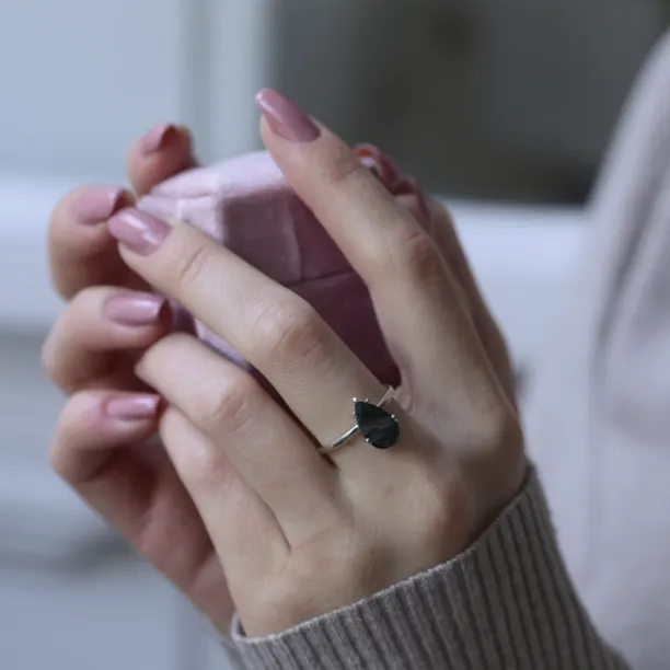 Zlatý prsten s mechovým achátem ve tvaru kapky BERT Image