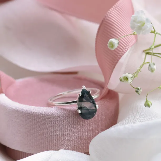 Zlatý prsten s mechovým achátem ve tvaru kapky BERT Image