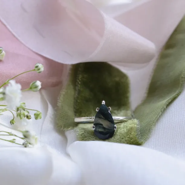 Zlatý prsten s mechovým achátem ve tvaru kapky BERT Image