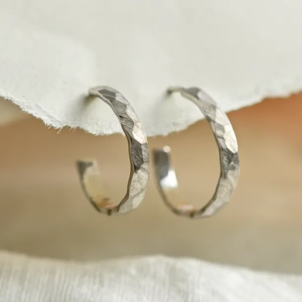 Zlaté kruhové náušnice s nerovnoměrným tvarem BREE Image