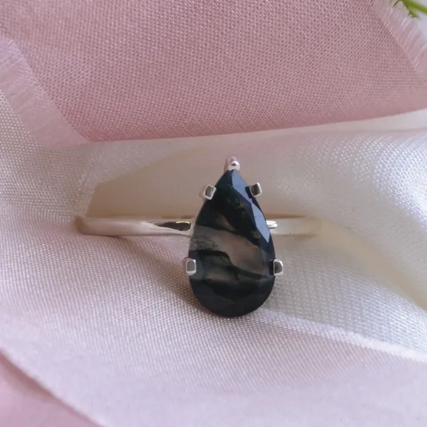 Zlatý prsten s mechovým achátem ve tvaru kapky BERT Image