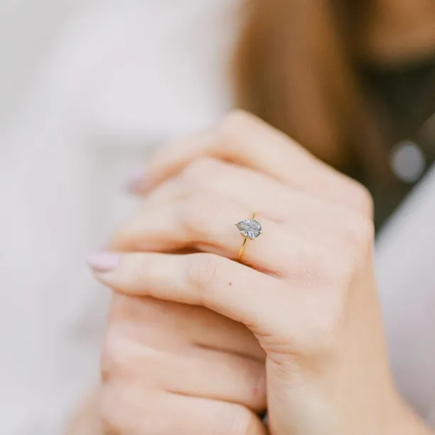 Zlatý prsten s quartzem ve tvaru kapky OLLY Image