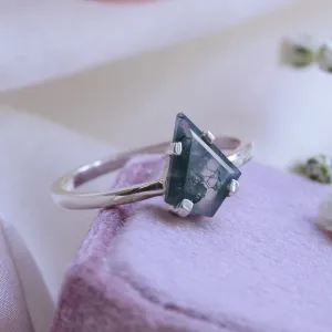 Minimalistický prsten ze zlata s mechovým achátem BERTA Thumbnail