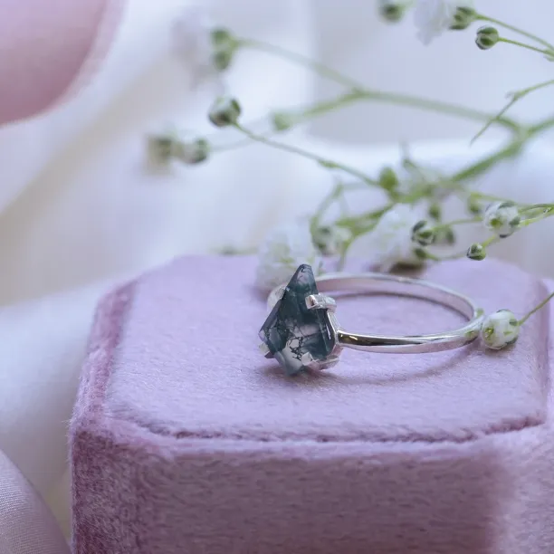 Minimalistický prsten ze zlata s mechovým achátem BERTA Image