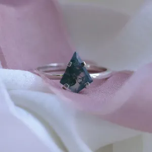 Minimalistický prsten ze zlata s mechovým achátem BERTA Thumbnail