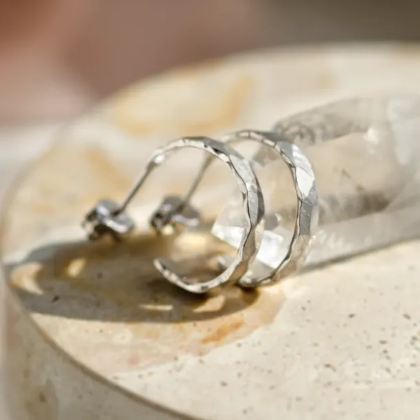 Zlaté kruhové náušnice s nerovnoměrným tvarem BREE Image