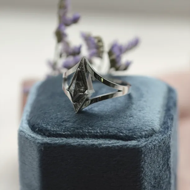 Okázalý set prstenů ze zlata se salt and pepper diamanty FIERA Image