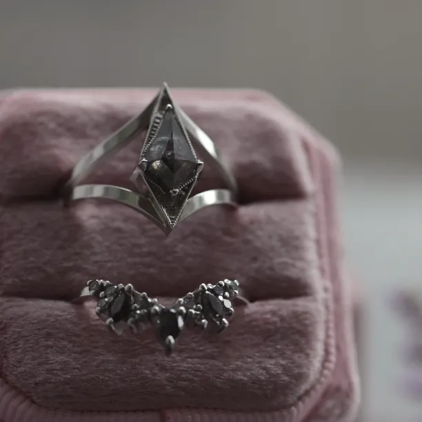 Okázalý set prstenů ze zlata se salt and pepper diamanty FIERA Image