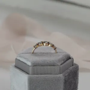 Jemně zahnutý prsten se salt and pepper diamanty FERO Thumbnail