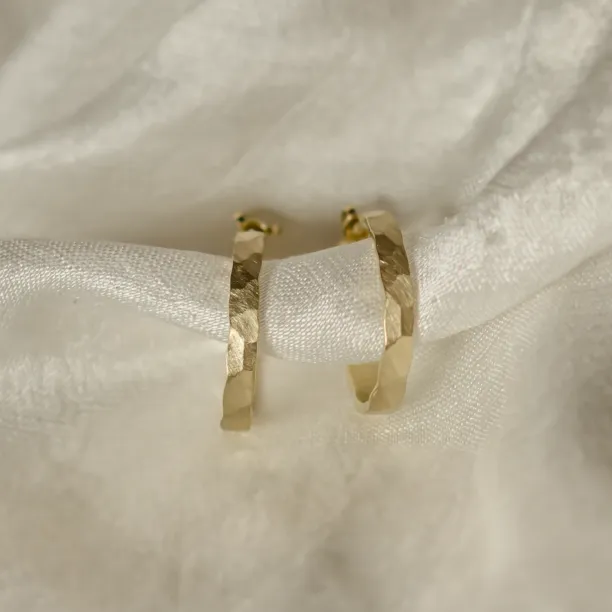 Zlaté kruhové náušnice s nerovnoměrným tvarem BREE Image