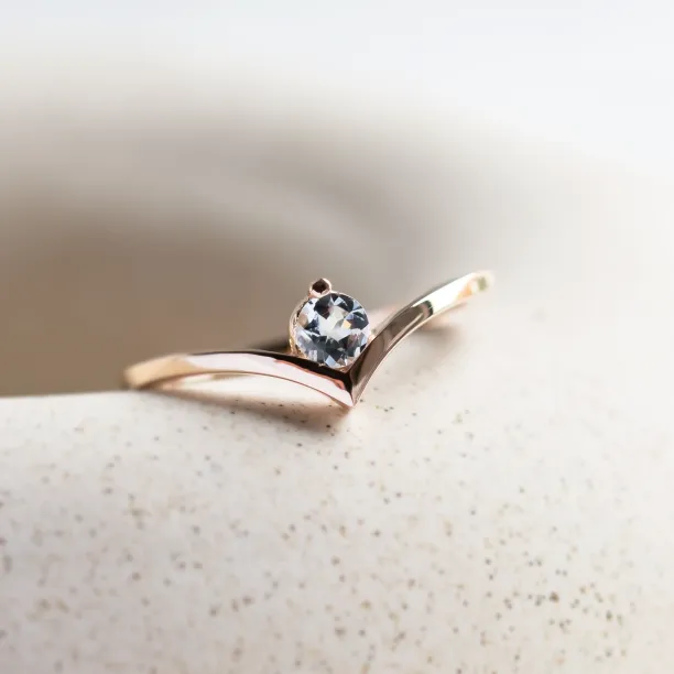 Zlatý prsten s akvamarínem AMY Image