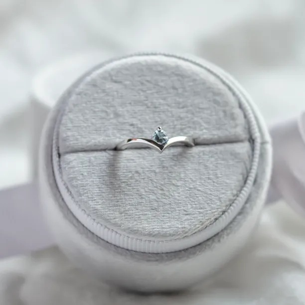 Zlatý prsten s akvamarínem AMY Image