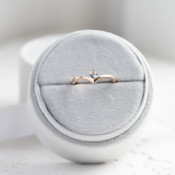 Zlatý prsten s akvamarínem AMY Image