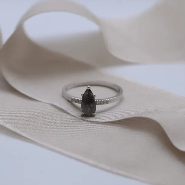 Prsten ze zlata s diamantem salt and pepper a postranními diamanty ROXANE Image