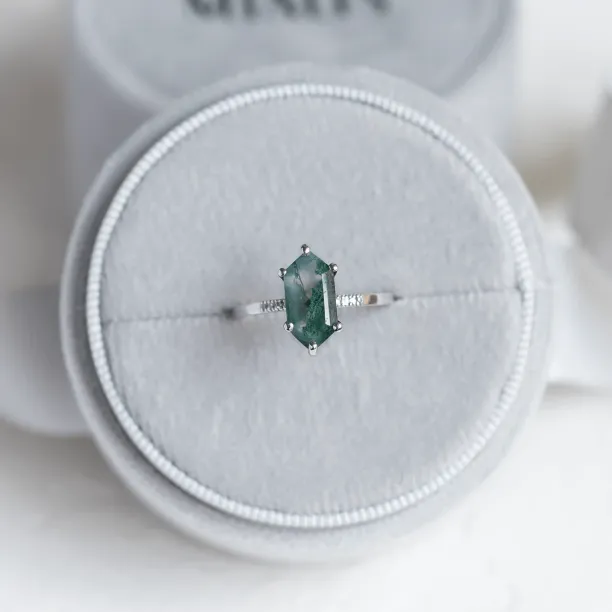 Gold diamond ring with moss agate ROXANE Image