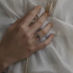 Zlatý prsten se salt and pepper diamantem a postranními diamanty ROXANE Thumbnail