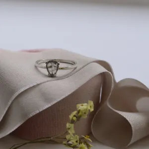 Zlatý prsten se salt and pepper diamantovou kapkou BERTA Thumbnail