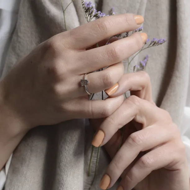 Zlatý prsten se salt and pepper diamantovou kapkou BERTA Image