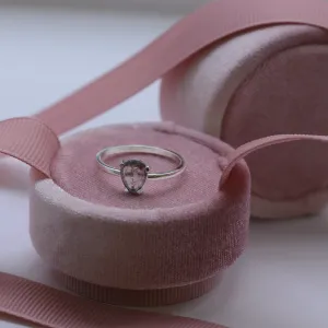 Zlatý prsten se salt and pepper diamantovou kapkou BERTA Thumbnail