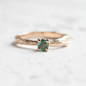 Gold ring with emerald DREM