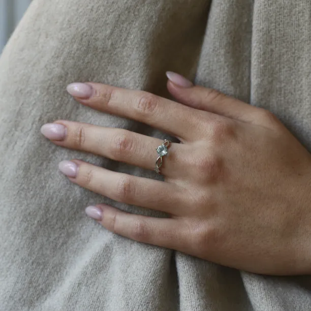 Zlatý prsten s akvamarínem a diamanty QUEEN Image