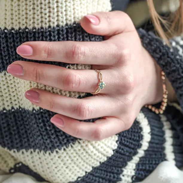 Zlatý prsten s akvamarínem a diamanty QUEEN Image