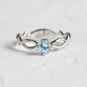 Zlatý prsten s akvamarínem a diamanty QUEEN