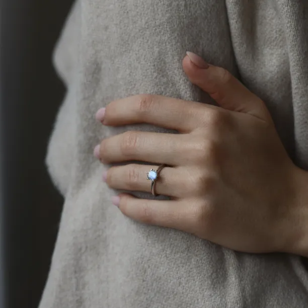 Zlatý prsten s měsíčním kamenem TONI Image