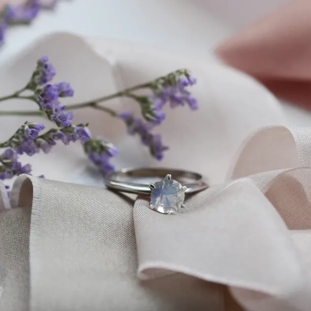 Zlatý prsten s měsíčním kamenem TONI Image