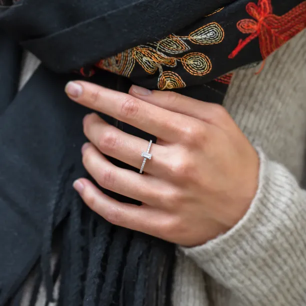 Elegantní zásnubní prsten s moissanity TANA Image