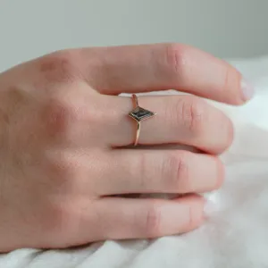 Solid gold ring with salt and pepper diamond STEW Thumbnail