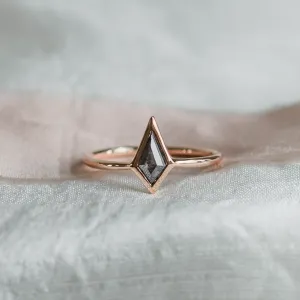 Solid gold ring with salt and pepper diamond STEW Thumbnail