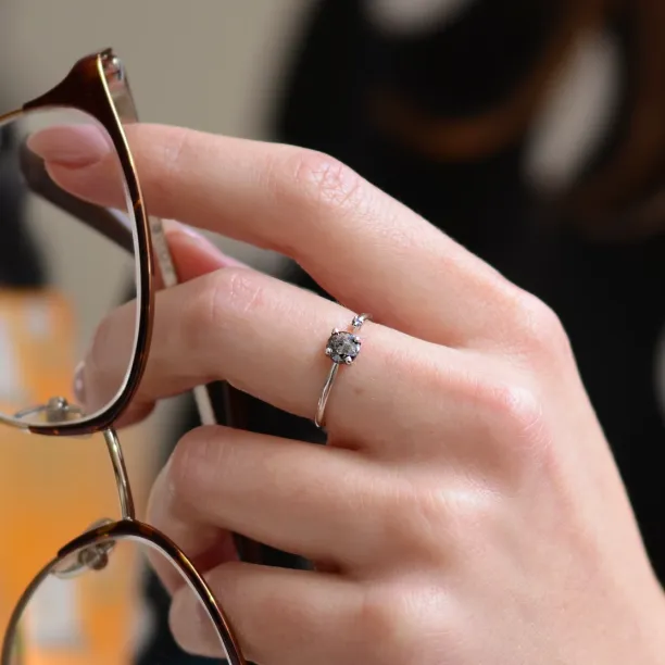 Zlatý otevřený prsten s diamantem salt and pepper BETY Image