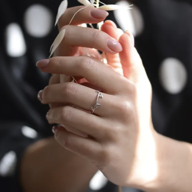 Minimalistický zlatý prsten s diamanty OWE Image