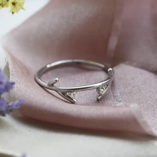 Minimalistický zlatý prsten s diamanty OWE Image