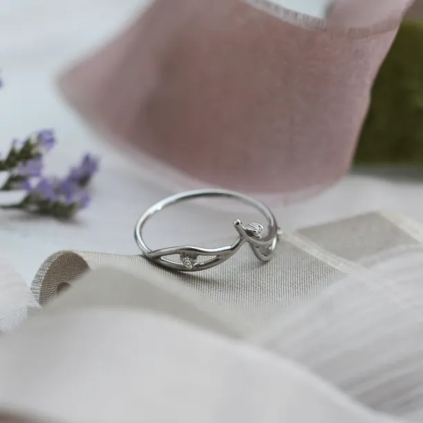 Minimalistický zlatý prsten s diamanty DOFA Image