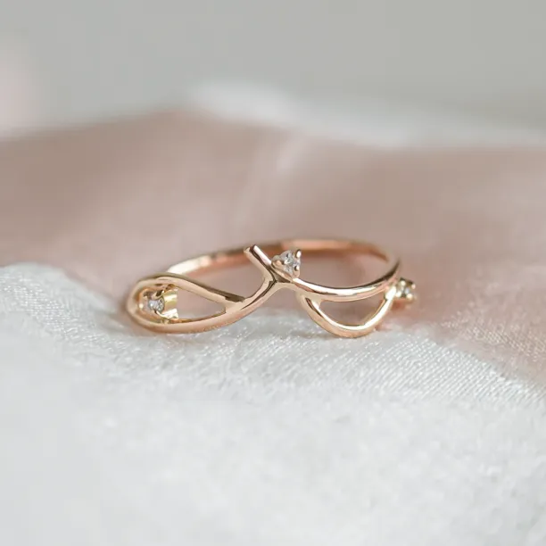 Minimalistický zlatý prsten s diamanty DOFA Image