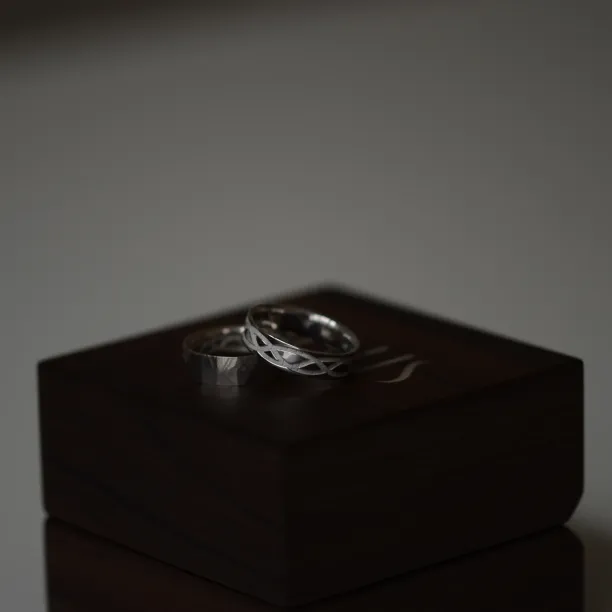 Originální snubní prsteny s geometrickým tvarem JESI Image