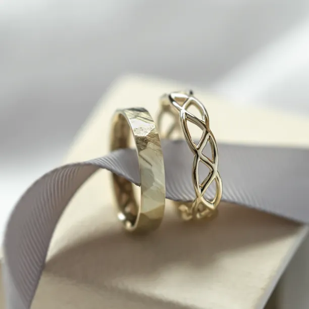 Propletené snubní prsteny ze zlata JAZ Image