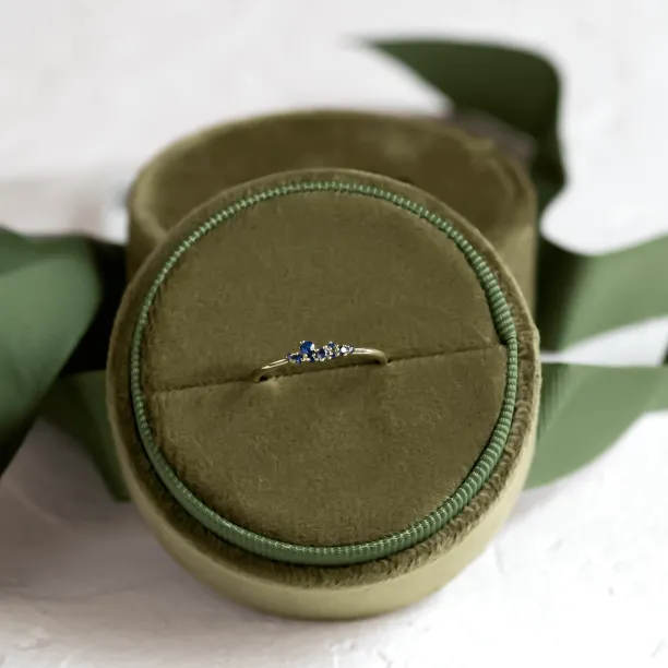 Zlatý minimalistický prsten se safíry CLUSTER Image