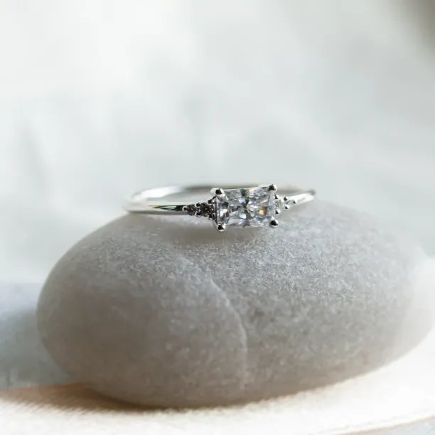 Originální zásnubní prsten s moissanity GLOW Image