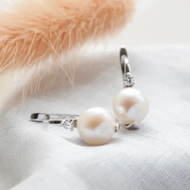 Essential pearl earrings KLANI Image