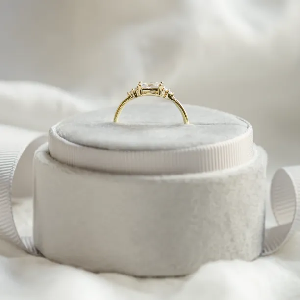 Originální zásnubní prsten s moissanity GLOW Image